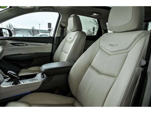 Used 2018 Cadillac XT5 Luxury w/ Driver Awareness Package image 12