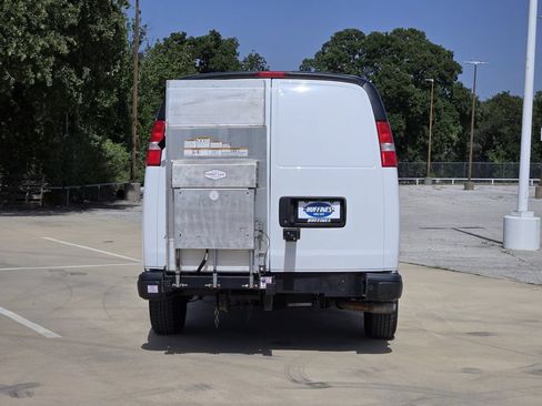 Used 2021 Chevrolet Express 3500 w/ Driver Convenience Package RWD image 6