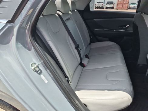 Used 2022 Hyundai Elantra Limited FWD image 27