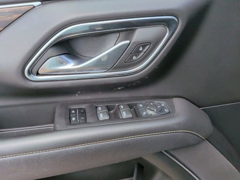 Used 2024 Chevrolet Suburban Premier image 12