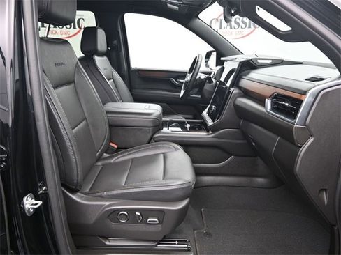 Used 2025 GMC Yukon Denali image 10
