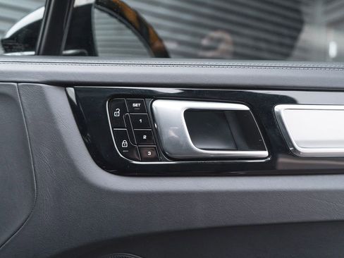 Used 2021 Porsche Cayenne Turbo S image 35