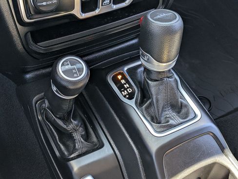 Used 2022 Jeep Gladiator Sport AWD/4WD image 27
