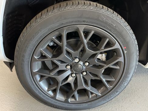 New 2025 Jeep Grand Cherokee L Summit image 9