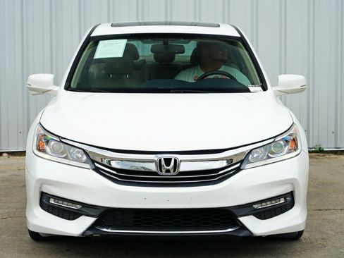 Used 2017 Honda Accord EX-L image 44