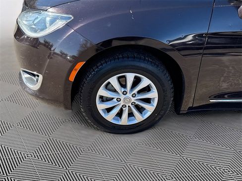 Used 2017 Chrysler Pacifica Touring-L image 34