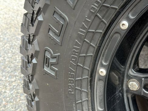 Used 2018 Jeep Wrangler Unlimited Rubicon w/ Connectivity Group image 13