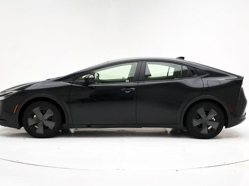Used 2024 Toyota Prius LE image 7