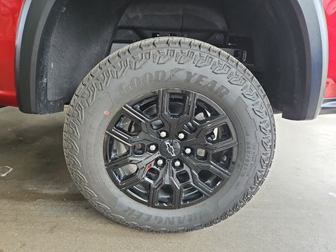 Used 2025 Chevrolet Colorado Trail Boss image 24