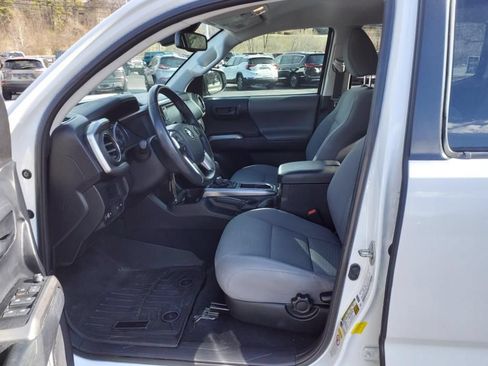 Used 2019 Toyota Tacoma SR5 RWD image 3