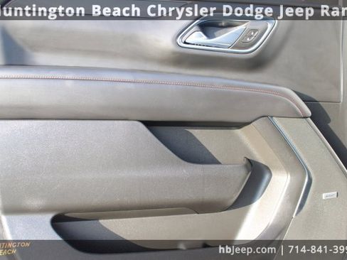 Used 2024 Chevrolet Suburban RST w/ Luxury Package image 10