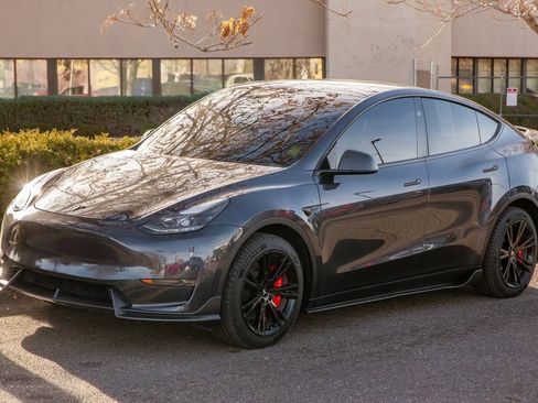 Used 2024 Tesla Model Y Long Range image 9