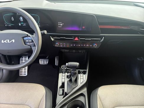 Used 2024 Kia Niro SX Touring FWD image 16