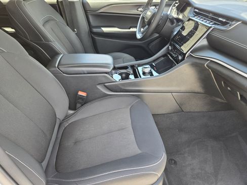 Certified 2023 Jeep Grand Cherokee Laredo w/ Luxury Tech Group I AWD/4WD image 15