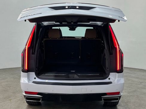 Used 2023 Cadillac Escalade ESV Premium Luxury w/ Performance Package AWD/4WD image 12