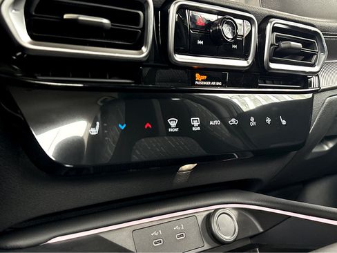 New 2026 Nissan Sentra SR w/ SR Premium Package FWD image 8