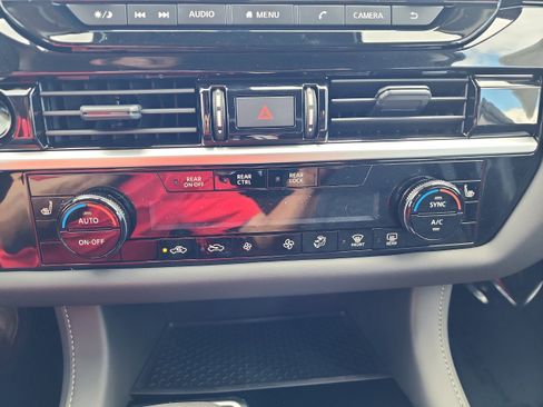 New 2025 Nissan Pathfinder SV w/ Black Appearance Package image 15