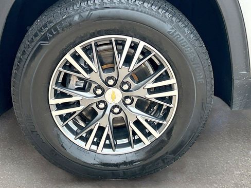 Used 2024 Chevrolet Traverse LT FWD image 43