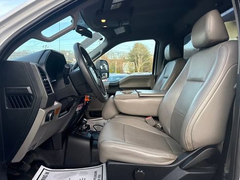 Used 2017 Ford F550 4x4 Regular Cab Super Duty image 17