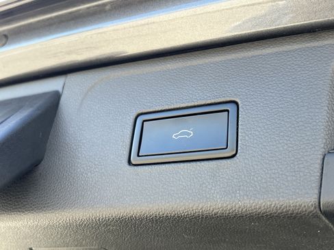 Used 2018 Volkswagen Atlas SE image 35