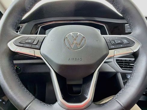 Certified 2023 Volkswagen Jetta SE w/ Panoramic Sunroof Package FWD image 11
