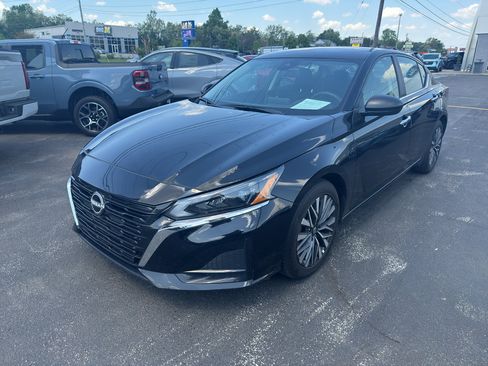 Used 2025 Nissan Altima 2.5 SV FWD image 1