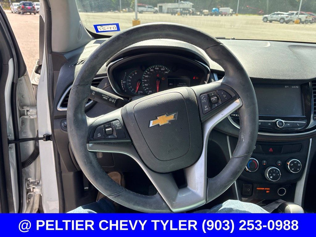 Used 2017 Chevrolet Trax LT w/ LT Convenience Package FWD image 13