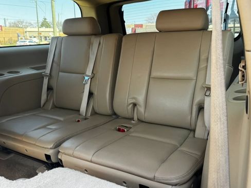 Used 2011 Cadillac Escalade ESV Luxury AWD/4WD image 22
