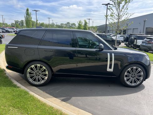Used 2024 Land Rover Range Rover Autobiography image 8