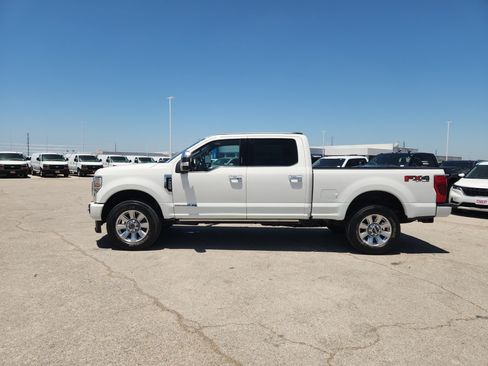 Used 2022 Ford F250 Platinum w/ FX4 Off-Road Package AWD/4WD image 4