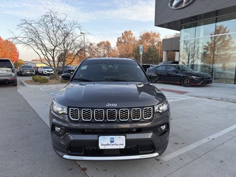 Used 2024 Jeep Compass Limited image 3