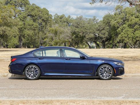 Used 2020 BMW 750i xDrive AWD/4WD image 2