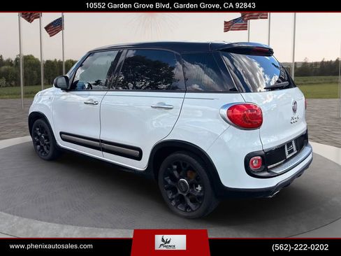 Used 2017 FIAT 500L Trekking w/ Dual-Pane Sunroof Package image 6