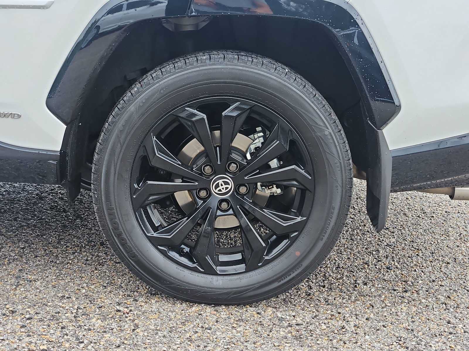 Used 2025 Toyota RAV4 XSE AWD/4WD image 9