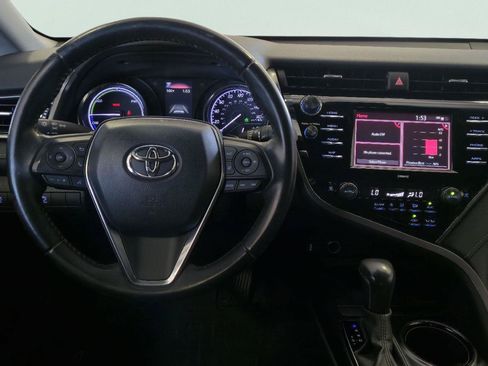 Used 2020 Toyota Camry SE FWD image 16