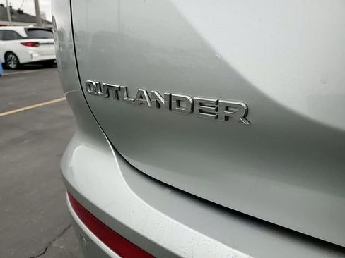 Used 2023 Mitsubishi Outlander SE image 7