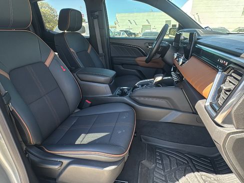 Used 2025 GMC Canyon AT4 image 31