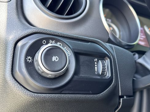 Used 2023 Jeep Wrangler Unlimited Sport AWD/4WD image 33