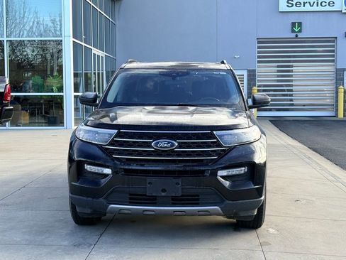 Used 2024 Ford Explorer XLT w/ Equipment Group 202A image 2