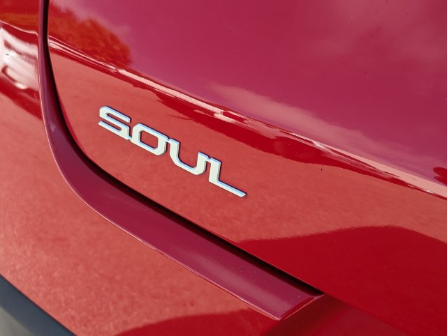 Used 2025 Kia Soul LX w/ LX Technology Package FWD image 9