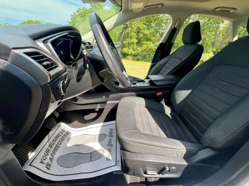 Used 2020 Ford Fusion SE FWD image 7