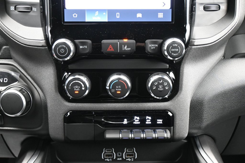 Used 2027 RAM 1500 Express AWD/4WD image 21