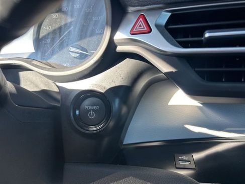 Used 2025 Toyota Sienna XLE image 28