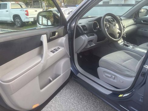 Used 2013 Toyota Highlander Plus image 5