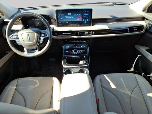 Used 2023 Lincoln Nautilus Reserve w/ Luxury Package image 11