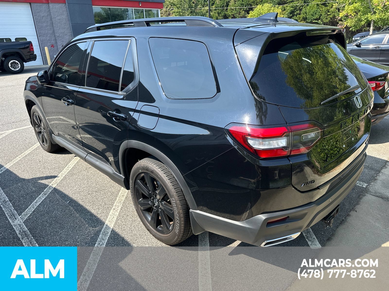 Used 2025 Honda Pilot Black Edition image 8