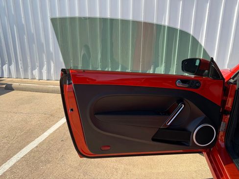 Used 2019 Volkswagen Beetle 2.0T SE w/ SE Premium Package FWD image 19