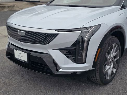 New 2026 Cadillac Optiq Luxury 1 image 10