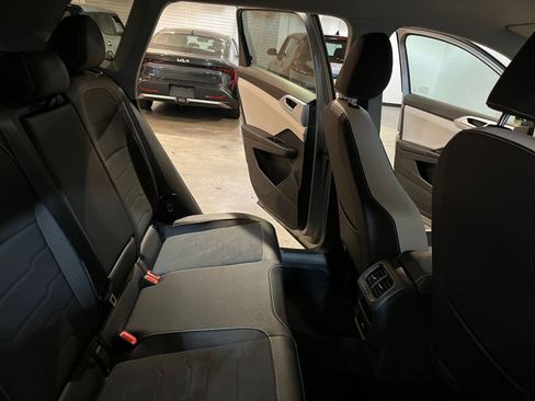 Used 2025 Volkswagen Taos SE image 37