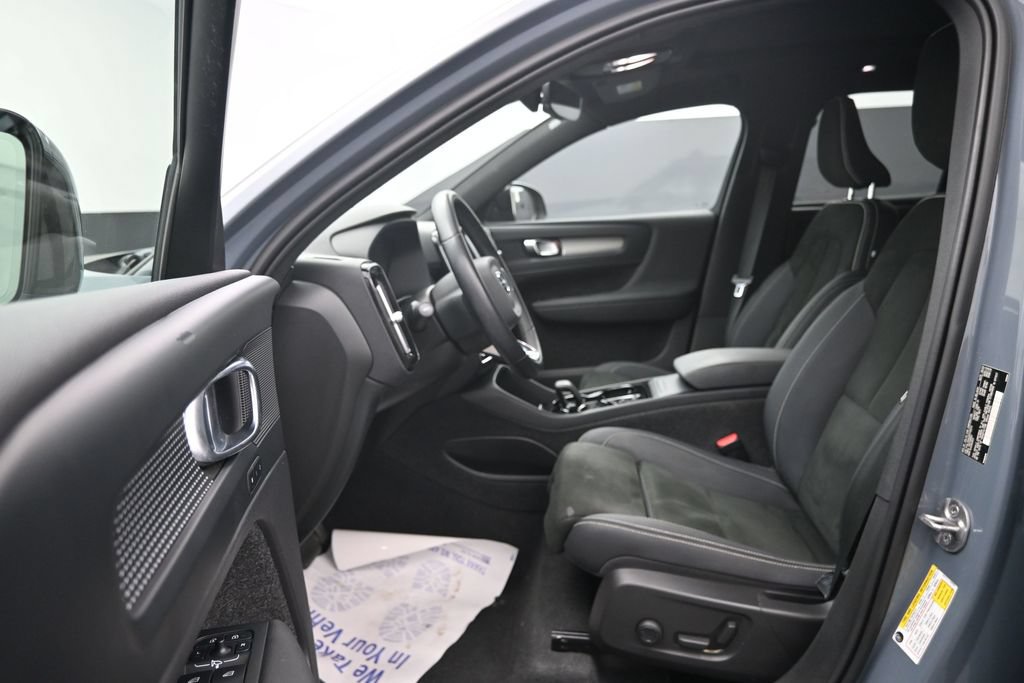 Certified 2023 Volvo XC40 B5 Plus w/ Climate Package AWD/4WD image 11